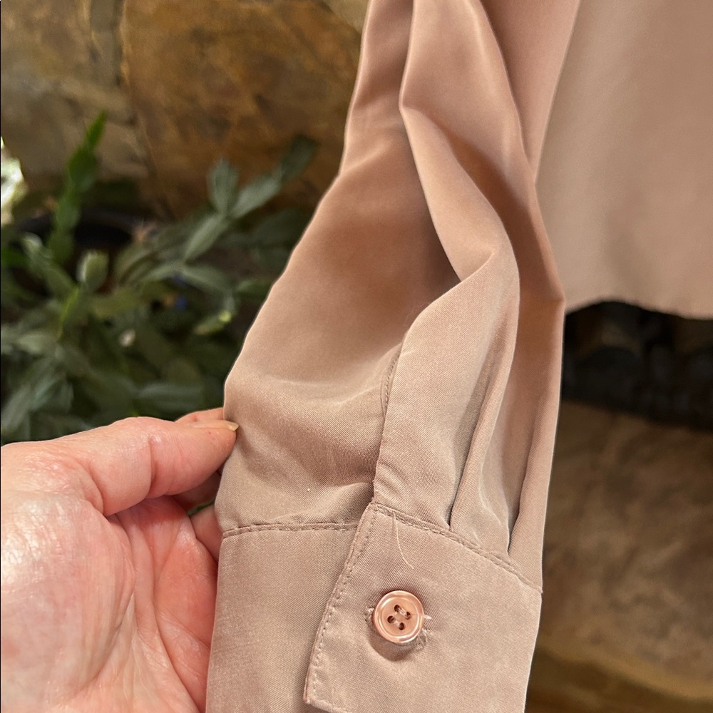 Notations Dressy Beige Button Front V neckline Long Sleeve Blouse Size Large - Picture 5 of 10